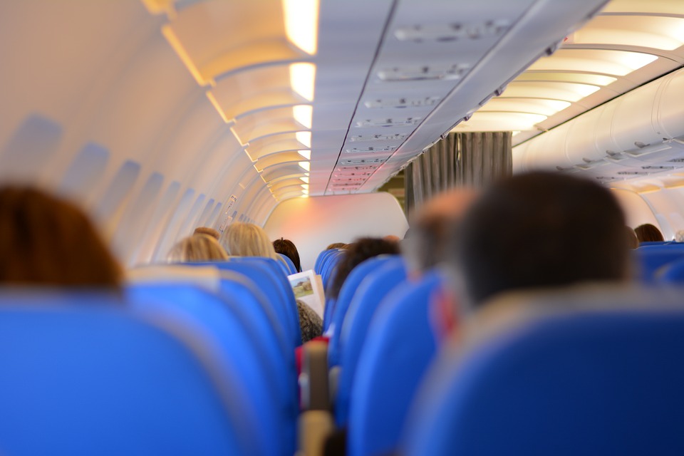 La cabina de un avión de 120 pasajeros.